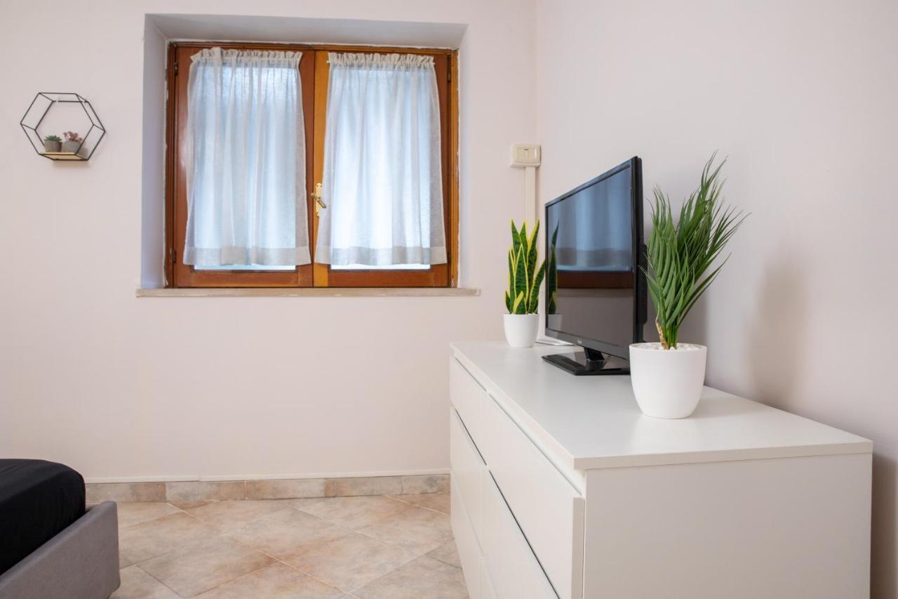 Suite Gli Ulivi Colonna Exterior foto